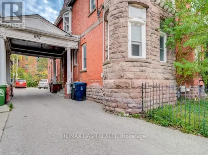 105 - 661 HURON STREET, Toronto