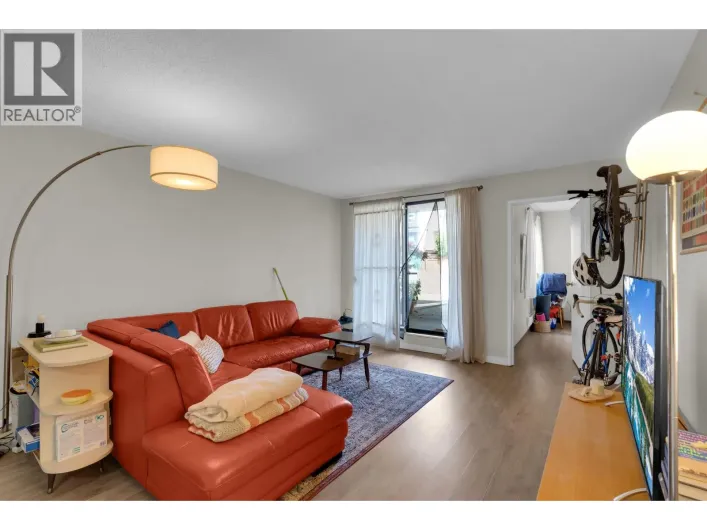 105 975 E BROADWAY, Vancouver