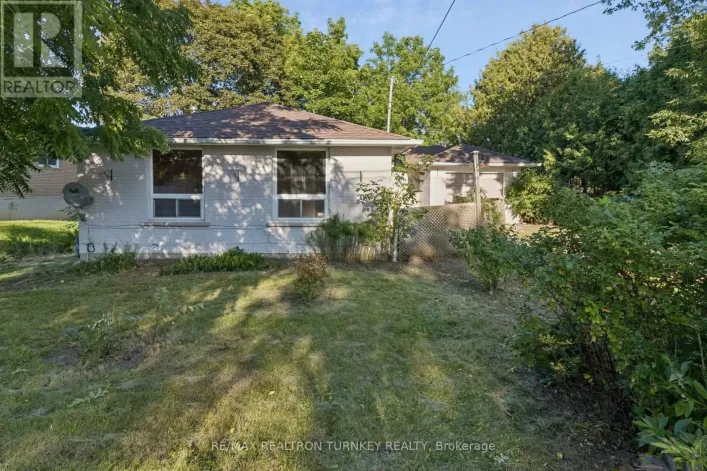 House for sale: 105 BOLTON AVENUE, Newmarket