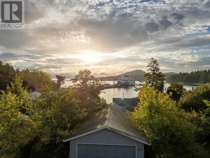 105 MADRONA ROAD, Galiano Island