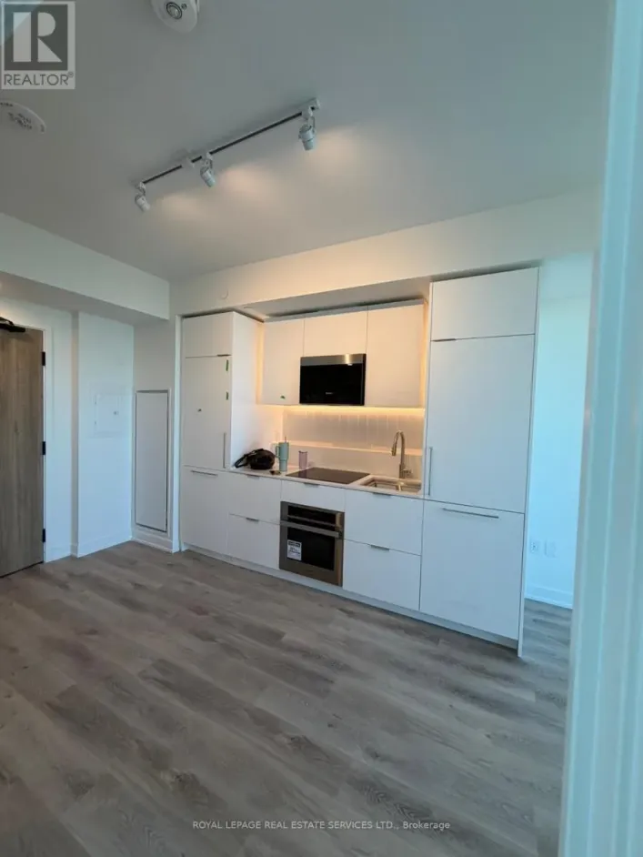 105 UPPER - 799 THE QUEENSWAY, Toronto