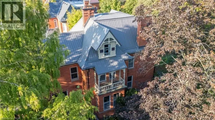 105 VANSITTART Avenue, Woodstock