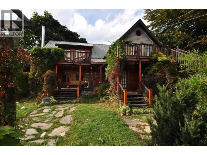 105 Washington Street N, Kaslo