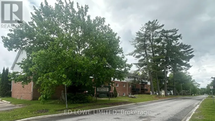 105 WINEWOOD AVENUE W, Gravenhurst)