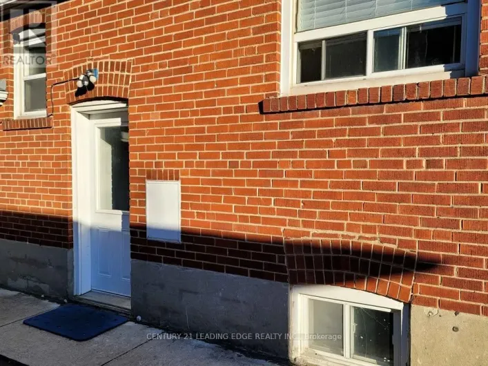 105 WYE VALLEY ROAD, Toronto