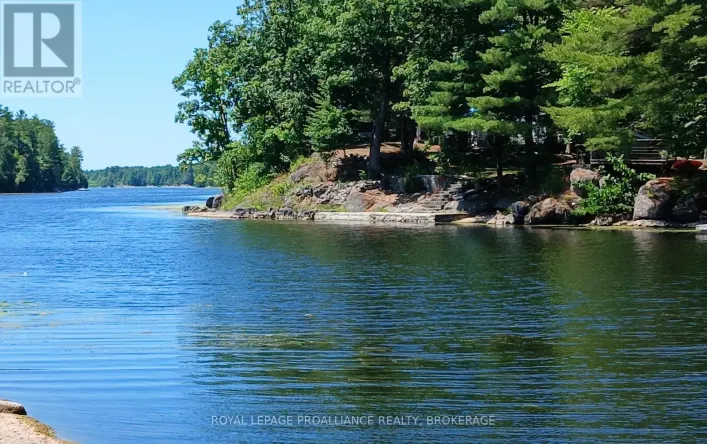 1050 LODGE LANE, Leeds and the Thousand Islands