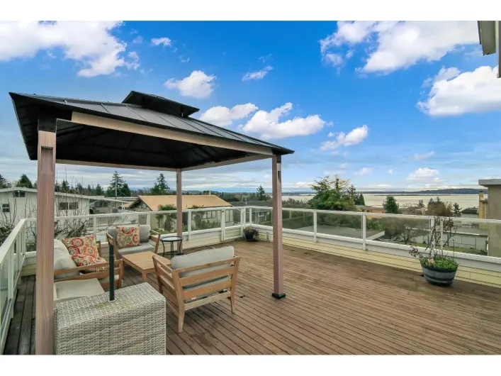 1050 PARKER STREET, White Rock