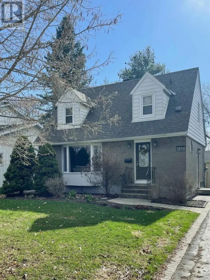 1052 FISHER AVENUE, Ottawa