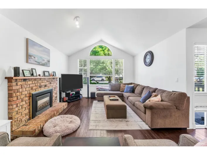 1055 163A STREET, Surrey
