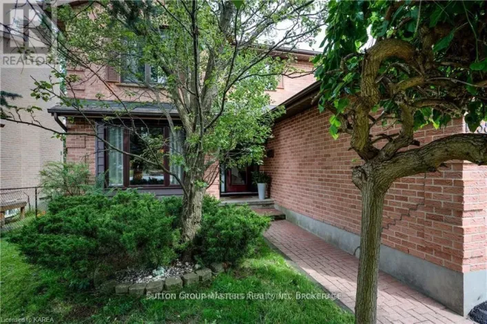 1058 PEMBRIDGE CRESCENT, Kingston