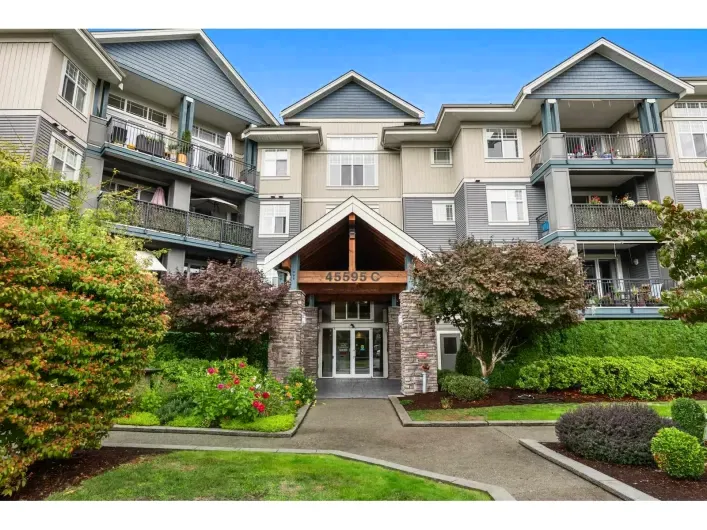 105C 45595 TAMIHI WAY|Garrison Crossing, Chilliwack