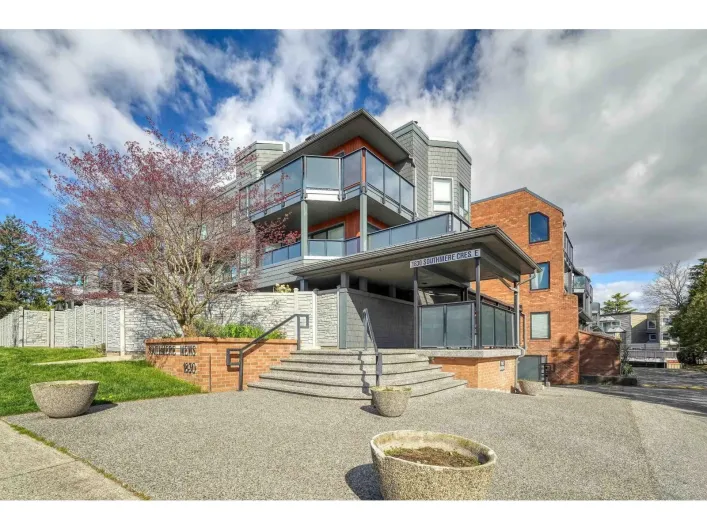 106 1830 E SOUTHMERE CRESCENT, Surrey