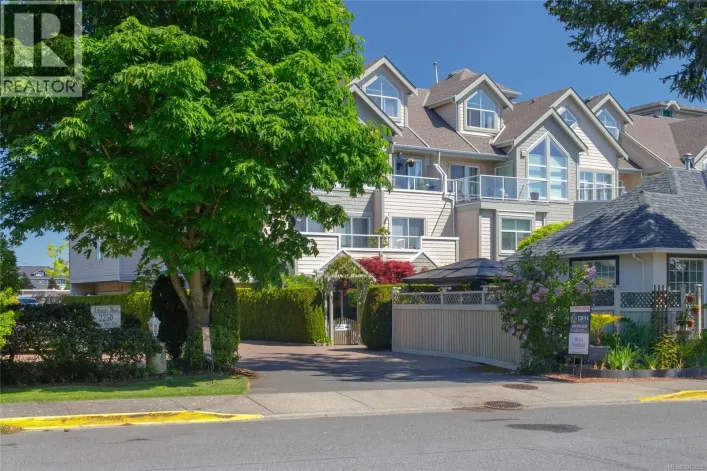 106 2250 James White Blvd, Sidney