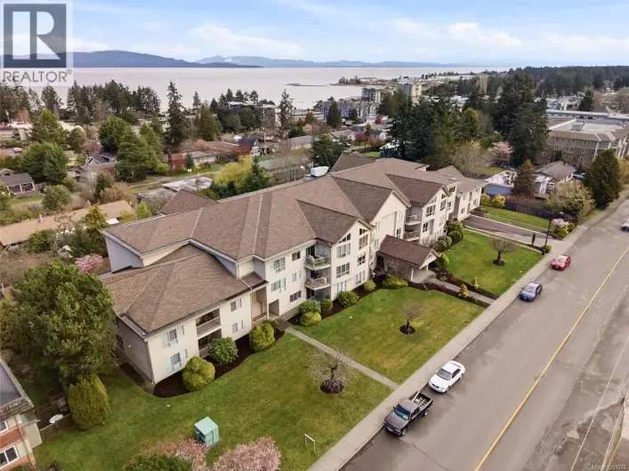 106 335 Hirst Ave W, Parksville