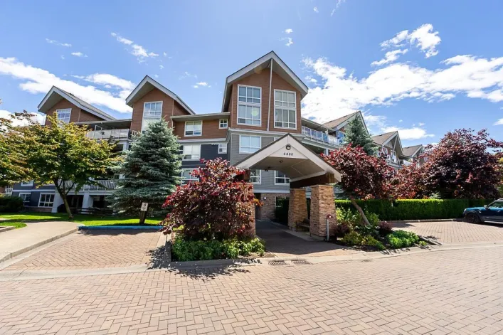 106 6480 194 STREET, Surrey