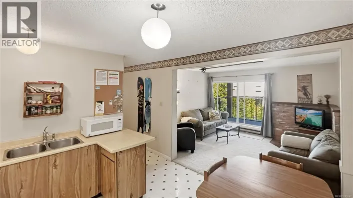 106 695 Castle Crag Cres, Courtenay