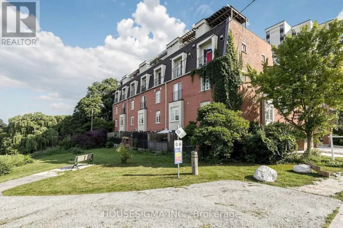 106 - 870 JANE STREET, Toronto