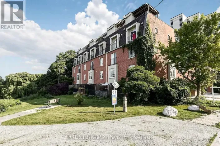 Row / Townhouse for sale: 106 - 870 JANE STREET, Toronto