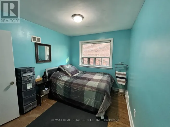 106 BOTFIELD AVENUE, Toronto