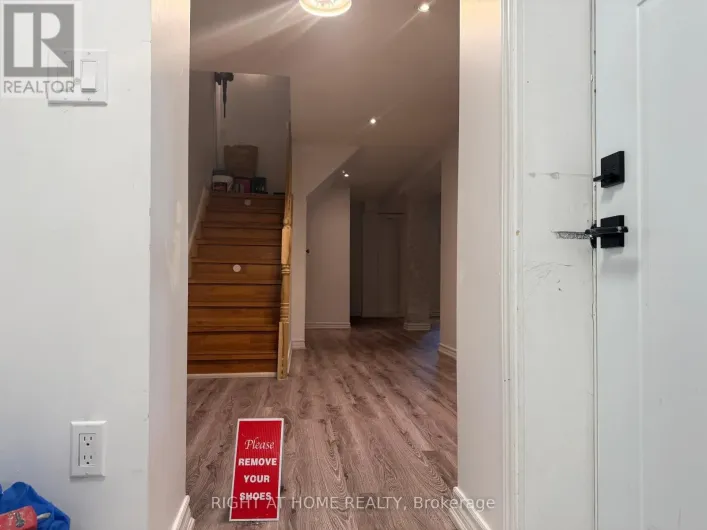 106 EAST AVENUE E, Toronto
