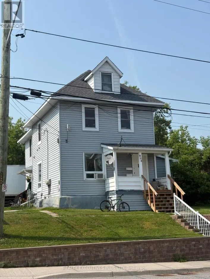 106 FOURTH AVENUE W, North Bay