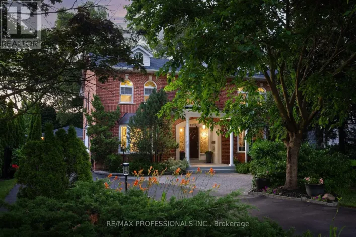 106 RATHBURN ROAD, Toronto
