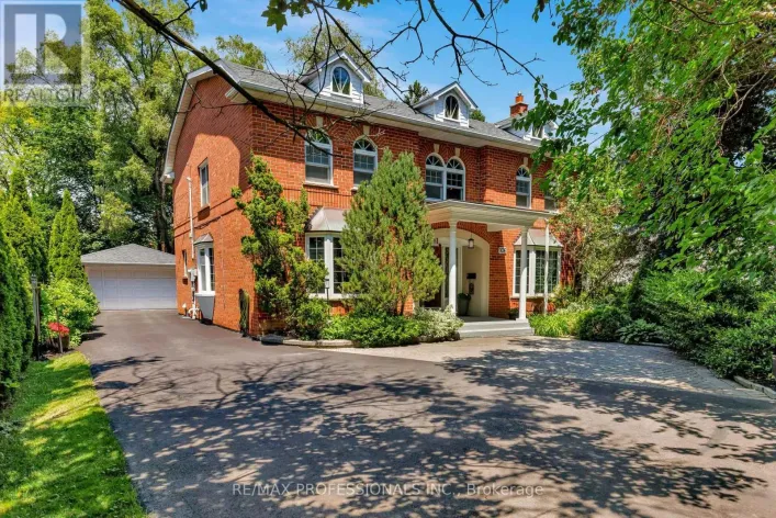 106 RATHBURN ROAD, Toronto