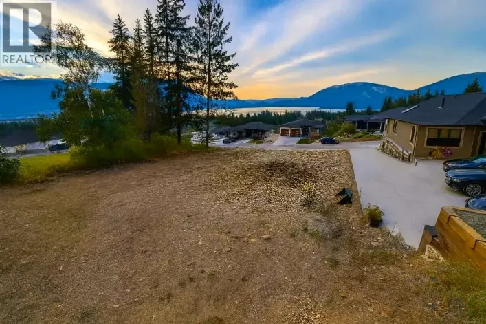1060 16 Avenue SE, Salmon Arm