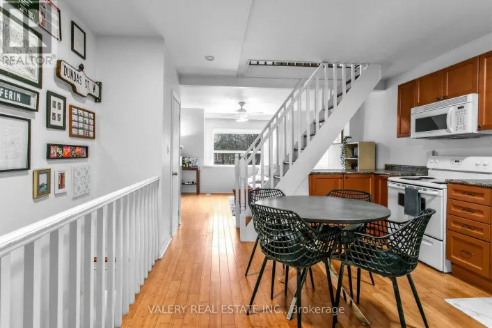 1060 DUNDAS STREET W, Toronto