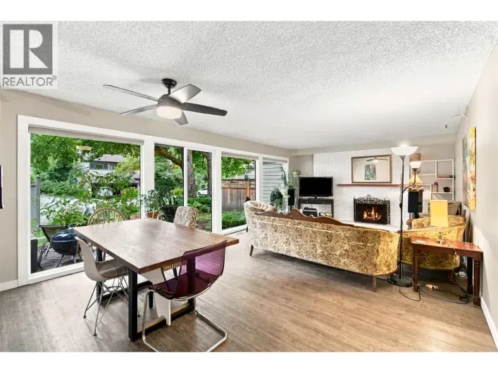 1063 HERITAGE BOULEVARD, North Vancouver