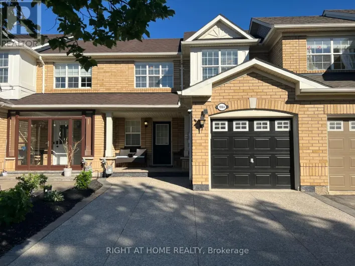 1064 BARCLAY CIRCLE, Milton