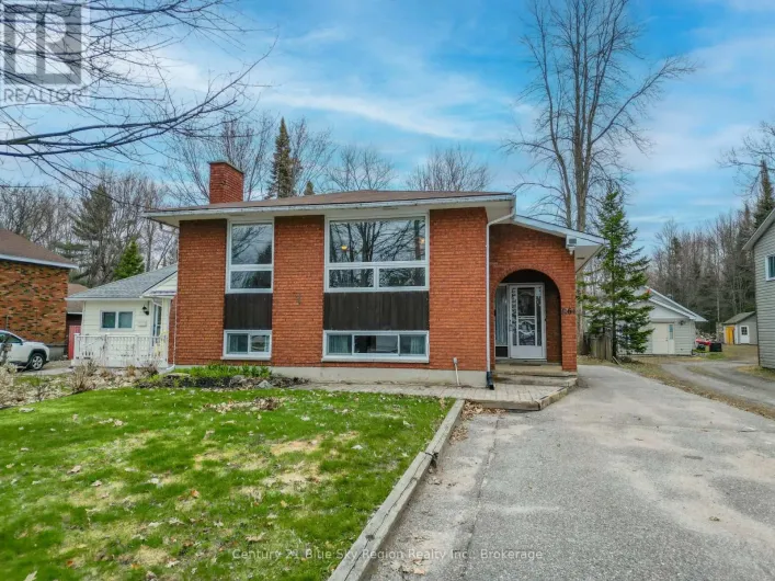 1064 PREMIER ROAD, North Bay