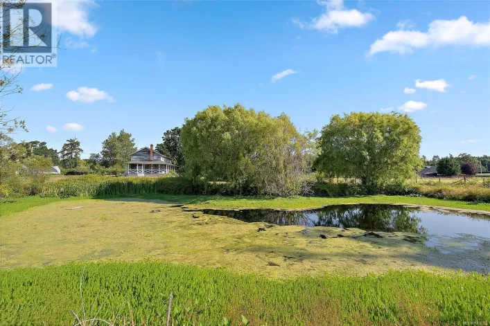 10650 West Saanich Rd, North Saanich