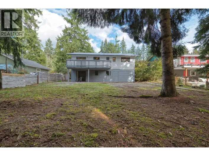 1067 FIRCREST ROAD, Gibsons