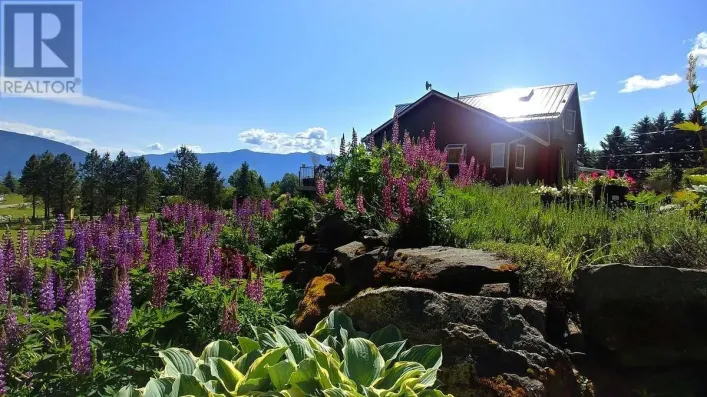 1067 SIMMONS Road, Creston