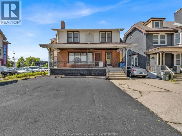 1069 OUELLETTE AVENUE, Windsor