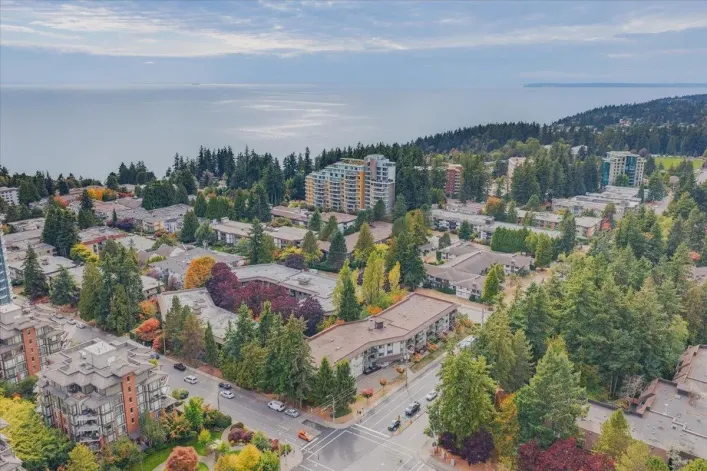 107 15020 NORTH BLUFF ROAD, White Rock