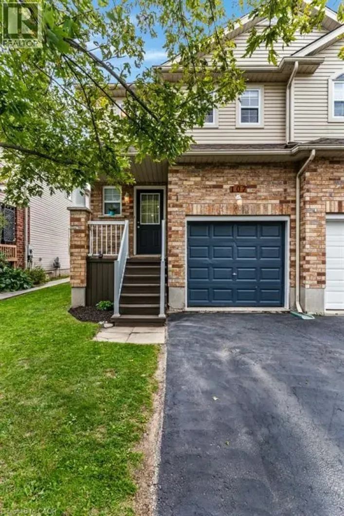 107 GIBBONS Drive, Fergus