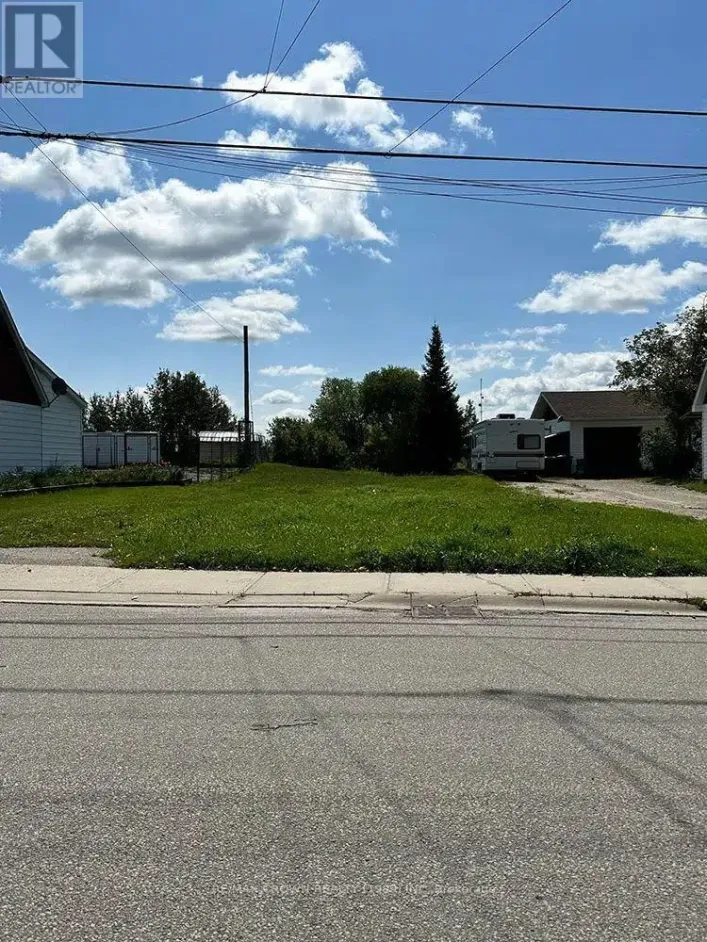 107 HOLLYWOOD AVENUE, Smooth Rock Falls