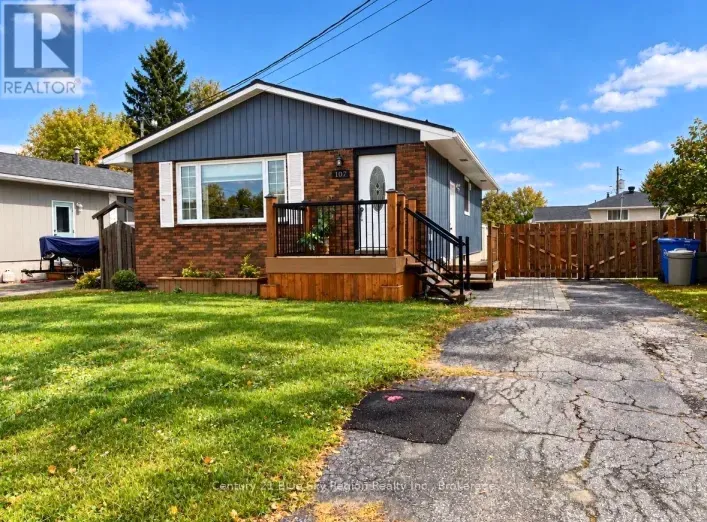 107 STRATHCONA DRIVE, North Bay