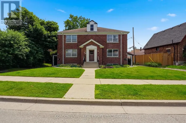 107 WINDSOR CRESCENT, London South