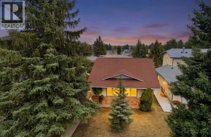 107 Woodbine Boulevard SW, Calgary