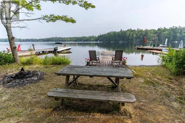 1072 LONG LAKE ROAD, Muskoka Lakes)