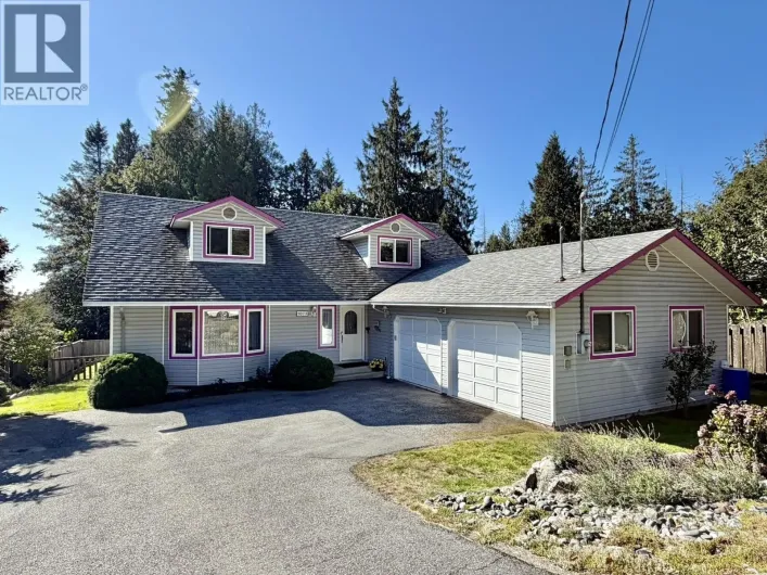 1073 GRANDVIEW ROAD, Gibsons