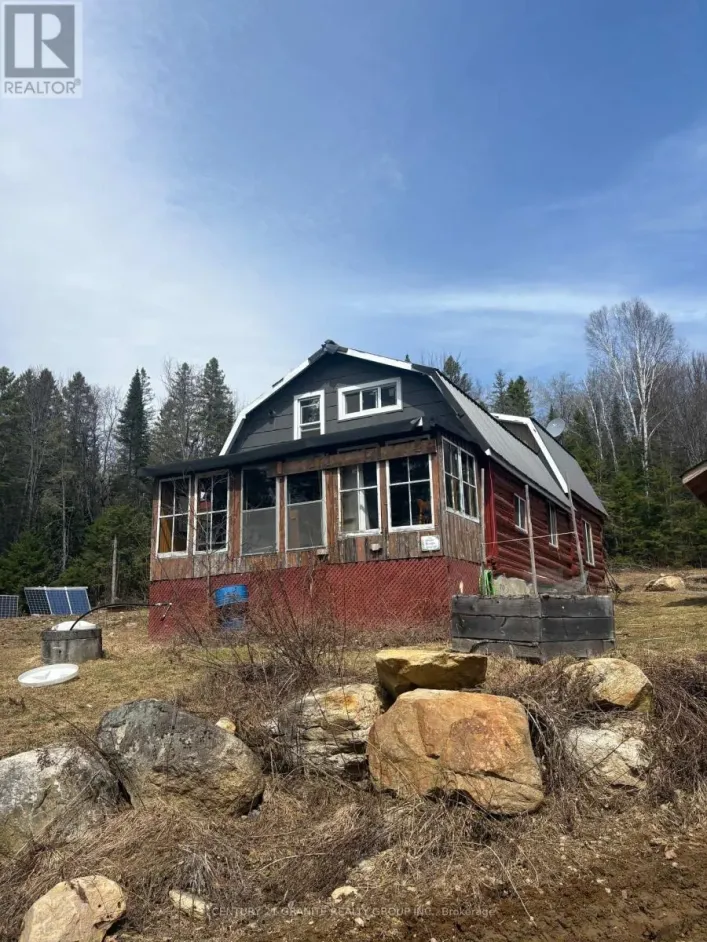 1079 NORTH MACKENZIE LAKE ROAD, South Algonquin