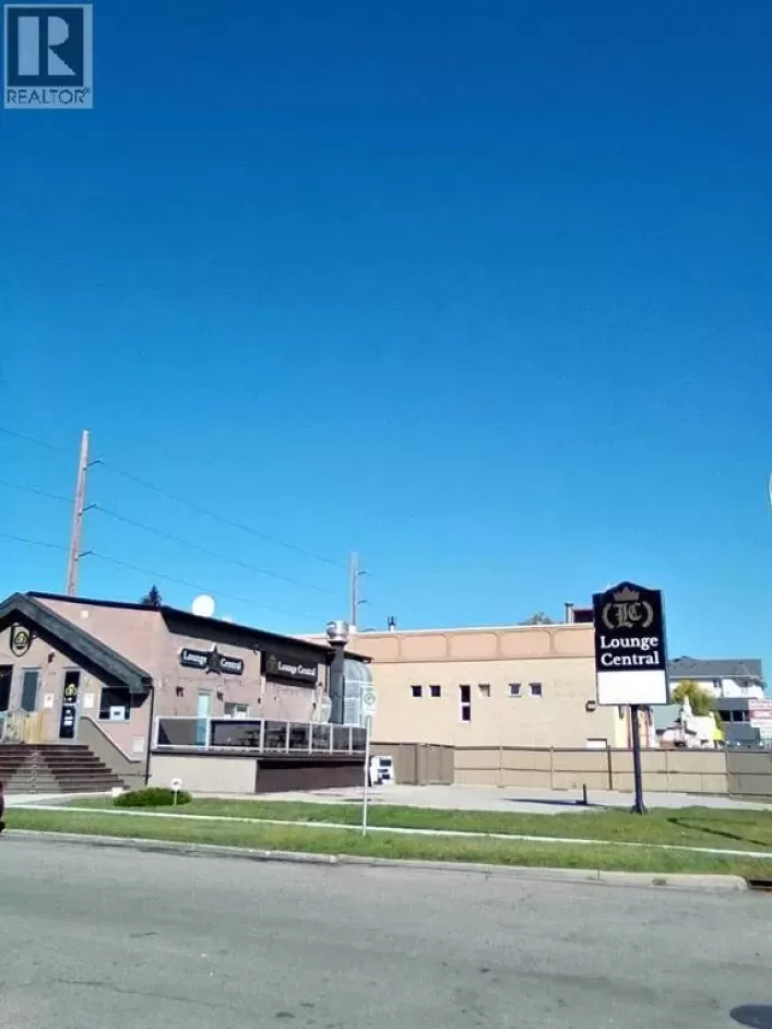 108 17 Avenue NW, Calgary