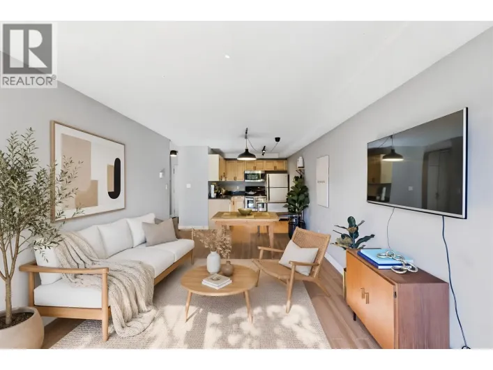 108 251 W 4TH STREET, North Vancouver