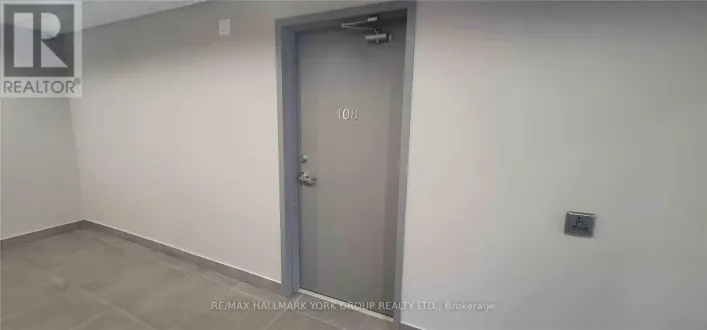 108 - 32 WELLINGTON STREET E, Aurora