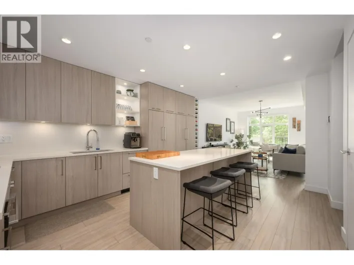 108 733 E 3RD STREET, North Vancouver