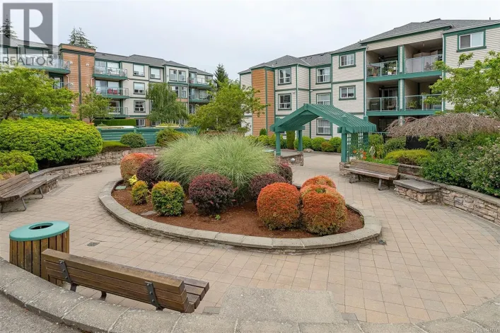 108 898 Vernon Ave, Saanich
